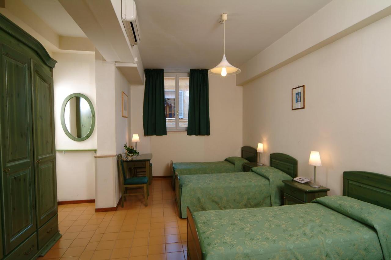 Casa Di Santa Francesca Romana A Ponte Rotto — Foto 1